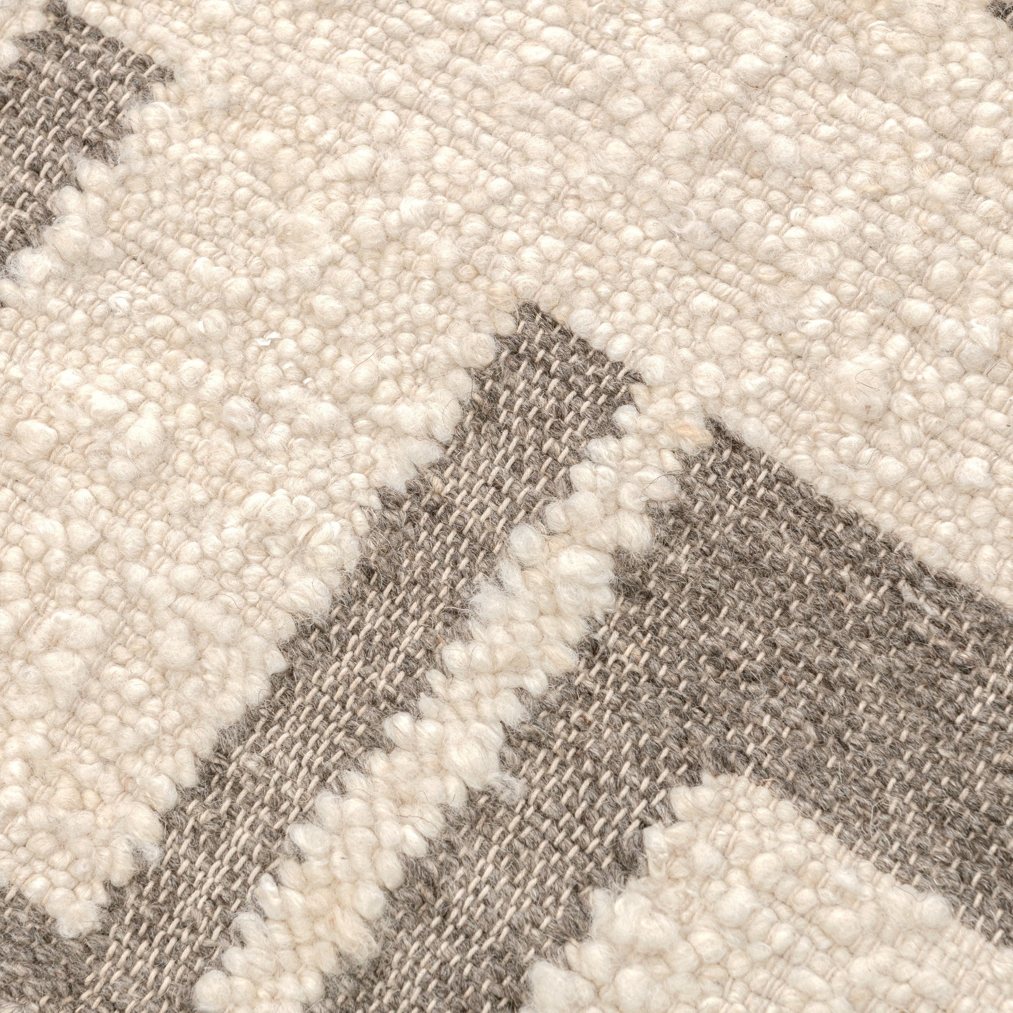 3008827