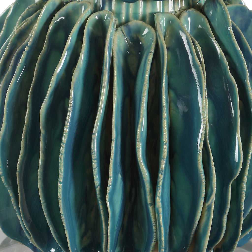 30572