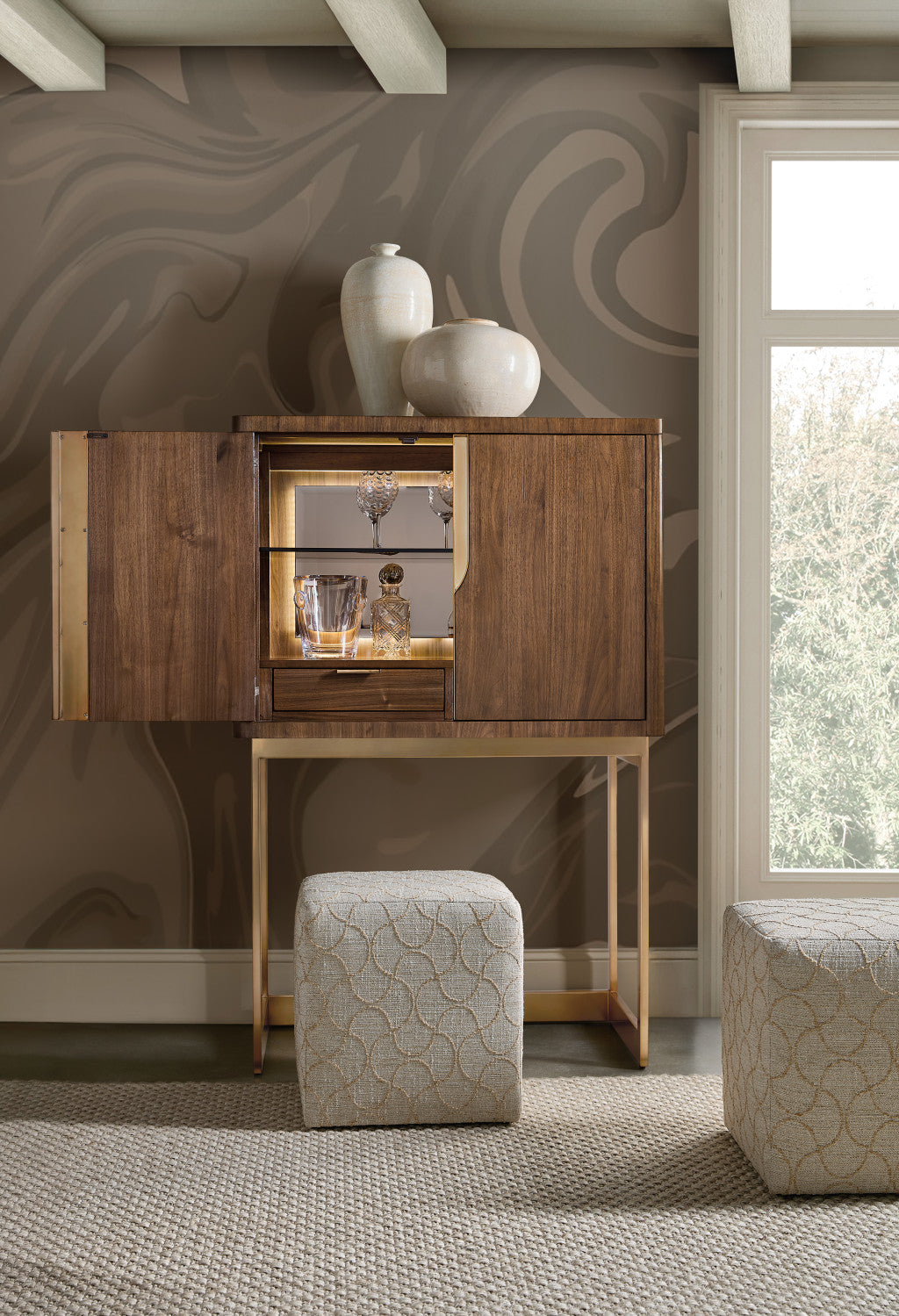 Eleana Bar on Stand